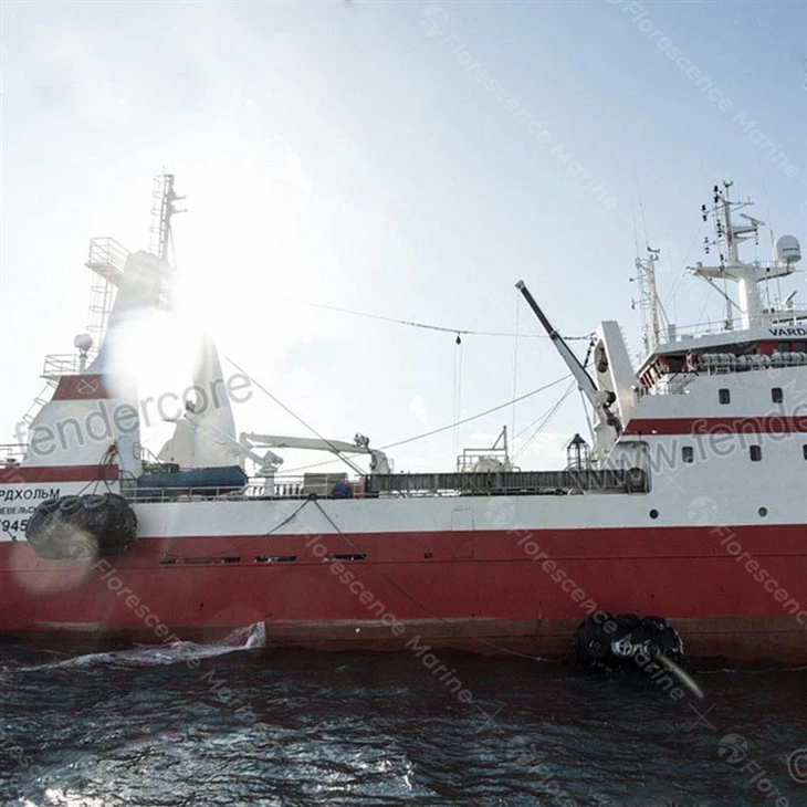Customized ship pneumatic fender in stock
